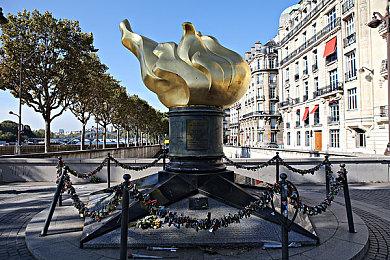 《暗黑破坏神2：重制版》圣骑士10分钟实机演示